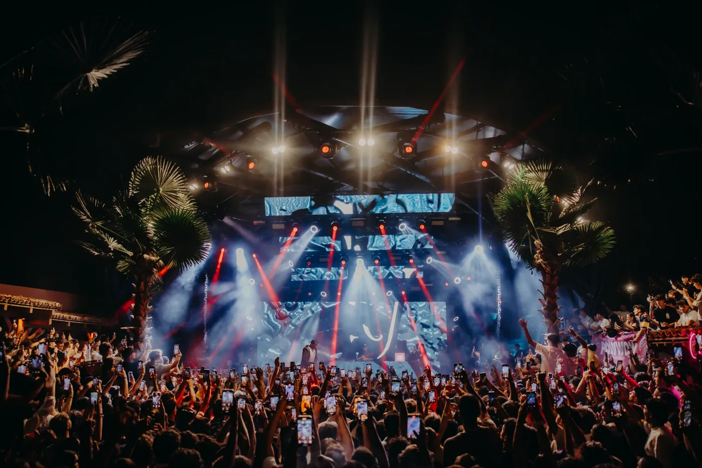 Aquarius open-air dancefloor and stage at night